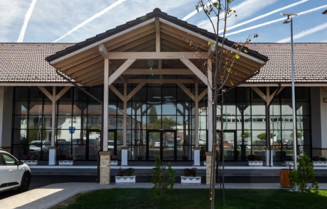 centru-cultural-titu-1-fatada-pereti-cortina Centru Cultural Titu - fațadă cu pereți cortină din aluminiu negru